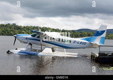 Sea plane prêt au décollage sur le Loch Lomond, Ecosse Banque D'Images