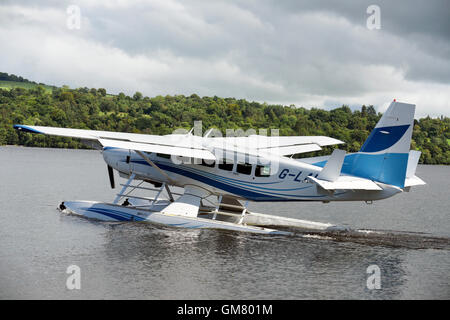 Sea plane prêt au décollage sur le Loch Lomond, Ecosse Banque D'Images