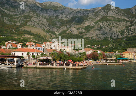 RISAN, le Monténégro - 30 juillet 2016 : Vue sur Ville de Risan, le Monténégro. Risan est le plus ancien village de la baie de Kotor. Banque D'Images