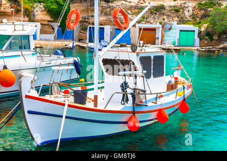 Villages de pêcheurs traditionnels authentiques des îles grecques - Mandrakia, Milos Banque D'Images
