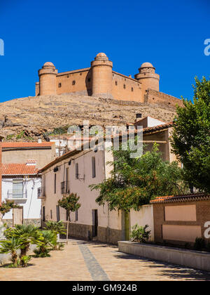 Château de La Calahorra, un imposant château perché, est situé dans la région de La Calahorra, dans la province de Grenade, Andalousie, espagne. Banque D'Images