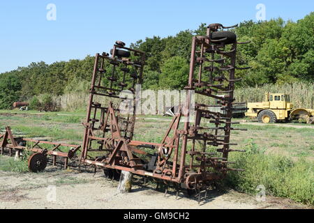 L'attelage de remorque pour tracteurs et moissonneuses-batteuses. Remorques pour machines agricoles. Banque D'Images