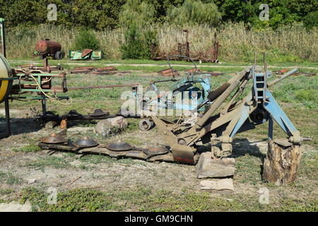 L'attelage de remorque pour tracteurs et moissonneuses-batteuses. Remorques pour machines agricoles. Banque D'Images