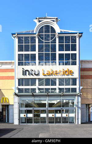 Propriétés Intu plc l'une des nombreuses entrées au centre commercial la grande Thurrock Lakeside complexe commercial intérieur dans l'Essex, Angleterre, Royaume-Uni Banque D'Images