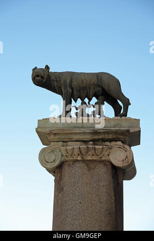 Réplique de la Louve du capitole avec Romulus et Remus, Piazza Campidoglio, Rome, Italie. Banque D'Images