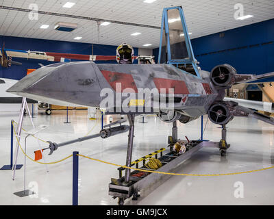 Star Wars T-65 X-Wing Starfighter, Wings Over the Rockies Air and Space Museum, Denver, Colorado. Banque D'Images