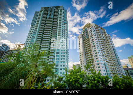 Les gratte-ciel modernes à Bonifacio Global City, à Taguig, Metro Manila, Philippines. Banque D'Images