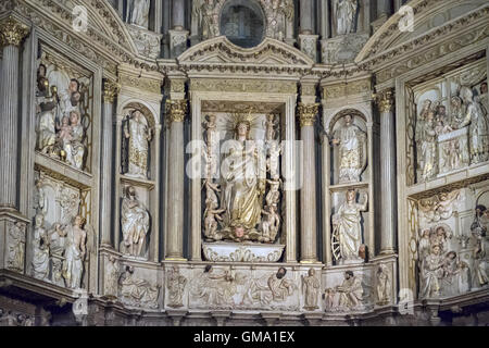 Retable de la cathédrale de Santa Maria Assunta à Barbastro ville. Banque D'Images