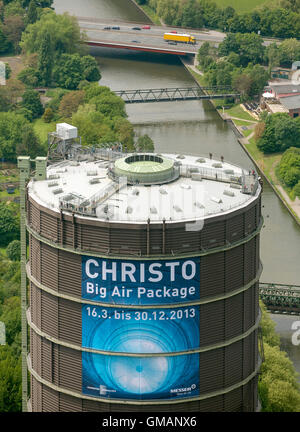 Vue aérienne, A42 Konrad Adenauer Allee B223, Gazomètre Oberhausen avec Christo s poster Big Air Package, Neue Mitte, Oberhausen Banque D'Images