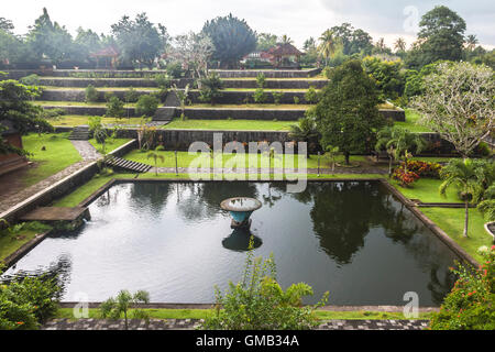 La piscine de l'eau dans le temple sur Lombok Banque D'Images