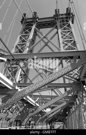 Wiliamsburg Bridge reliant Manhattan et Brooklyn sur l'East River, New York City Banque D'Images