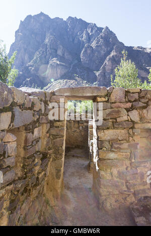 Rock forteresse construite au temps de l'Inca à Ollantaytambo Pérou Banque D'Images