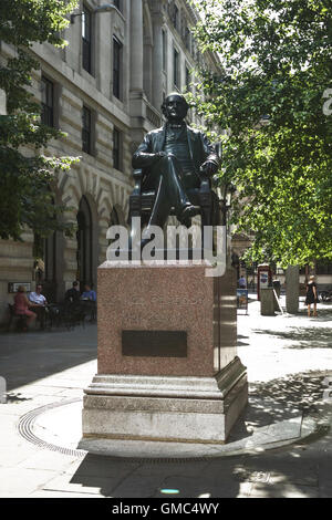 George Peabody statue près du Royal Exchange dans la ville de London, UK Banque D'Images