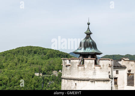 Salzbourg, Autriche - 29 Avril 2015 : vue depuis le château de Hohensalzburg. Salzbourg est renommée pour son architecture baroque et a été Banque D'Images