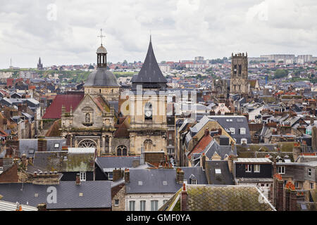 Les toits et les tours de ville de Dieppe en Normandie, France Banque D'Images