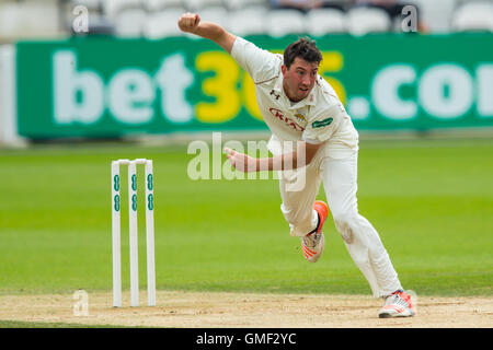 Londres, Royaume-Uni. 25 août 2016. Mark Footitt bowling de Surrey sur la troisième journée du Championnat du comté de Specsavers Division One match contre Lancashire à l'Ovale. Crédit : David Rowe/Alamy Live News Banque D'Images