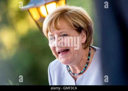 Prague, République tchèque. Août 25, 2016. La chancelière allemande Angela Merkel (photo) et le premier ministre tchèque Bohuslav Sobotka, visitez le restaurant le monastère de Strahov à Prague, République tchèque, le 25 août 2016. Photo : CTK/Tanecek Photo/Alamy Live News Banque D'Images