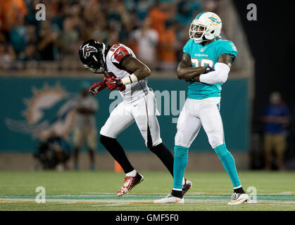 Orlando, Floride, USA. Août 25, 2016. Coffre fort Miami Dolphins Reshad Jones (20) célèbre une interception qu'il a faite à la fin de la zone au Camping World Stadium à Orlando, Floride, le 25 août 2016. Credit : Allen Eyestone/Le Palm Beach Post/ZUMA/Alamy Fil Live News Banque D'Images