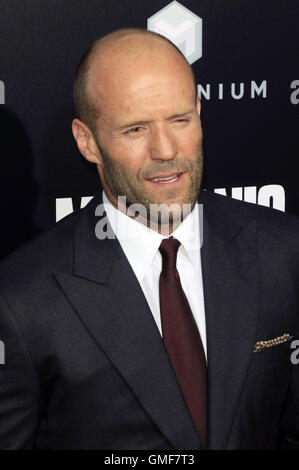 Hollywood, Californie. Août 22, 2016. Jason Statham assiste à la première de l'exposition 'Mechanic Sommet : Résurrection' à l'ArcLight Hollywood le 22 août 2016 à Hollywood, Californie. | Verwendung weltweit © dpa/Alamy Live News Banque D'Images