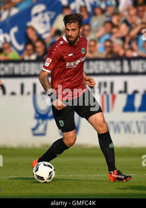 Bochum, Allemagne. Août 26, 2016. 2e saison de la Bundesliga, 2016/2017, journée 3, VfL Bochum 1848 - Hanovre 96 : Martin Harnik (Hannover) contrôle la balle. Credit : Juergen Schwarz/Alamy Live News Banque D'Images