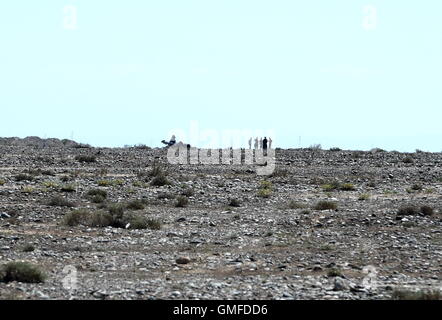 Zhangye. Août 27, 2016. Photo prise le 27 août 2016 présente le site de l'accident après une chute d'avion acrobatique au sol au cours de la 1ère route de la soie de l'Aviation générale internationale Convention à Zhangye, nord-ouest de la Chine, la province du Gansu. Le pilote de l'avion acrobatique a été tué. Ventilateur/Peishen Crédit : Xinhua/Alamy Live News Banque D'Images