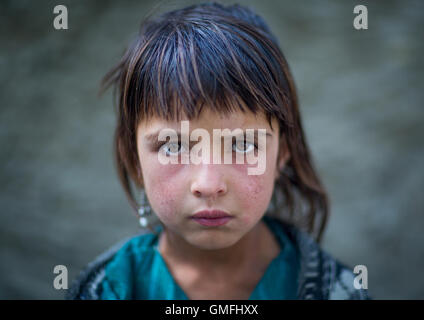 Portrait d'une fillette afghane de pamir, province de Badakhshan, Qazi deh, Afghanistan Banque D'Images