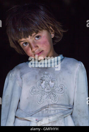 Portrait d'une fillette afghane de pamir, province de Badakhshan, Qazi deh, Afghanistan Banque D'Images