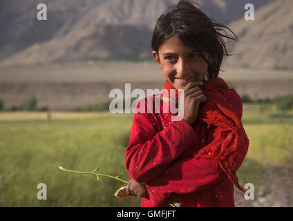 Portrait of a smiling fille afghane, la province de Badakhshan, Qazi deh, Afghanistan Banque D'Images