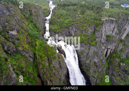 La cascade de Voringfossen en Norvège. Banque D'Images