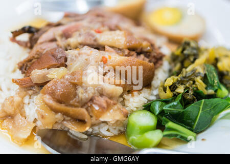 Ragoût de cuisse de porc sur le riz,thai food Banque D'Images