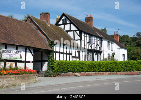 Un festHalf au décrochage italien maisons à colombages à Tong, Shropshire, Angleterre Banque D'Images