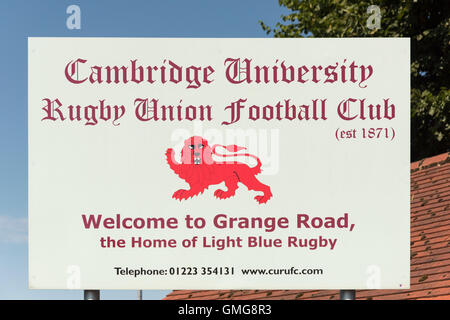 Le signe de Cambridge University Rugby Union Football Club Grange Road Cambridge UK. La maison de lumière bleue Rugby Banque D'Images