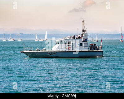 La Marine royale, Archer Patrouilleur Classe HMS Blazer, P279, en patrouille dans le Solent, Angleterre Banque D'Images