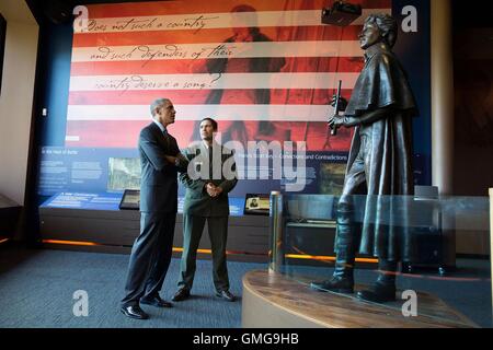 Président américain Barack Obama tours Fort McHenry National Monument historique et lieu de culte le 12 septembre 2014 à Baltimore, Maryland. Banque D'Images