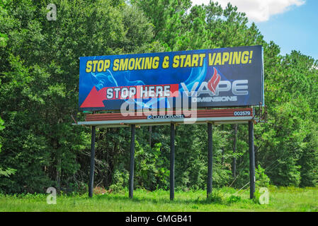 Vaping VS fumeurs billboard le long de l'autoroute à Alachua, en Floride. Banque D'Images