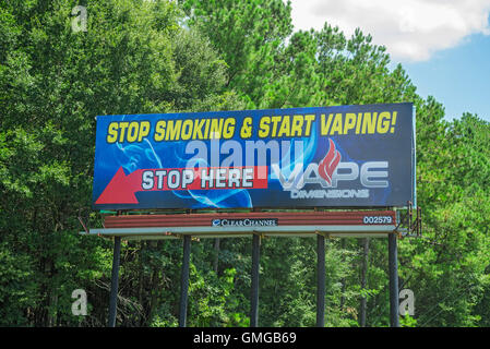 Vaping VS fumeurs billboard le long de l'autoroute à Alachua, en Floride. Banque D'Images