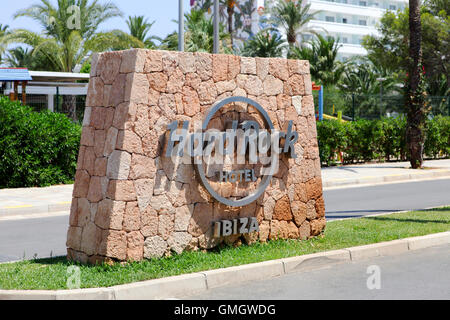 Le Hard Rock Hotel à Platja d'en Bossa sur l'île espagnole d'Ibiza. Banque D'Images