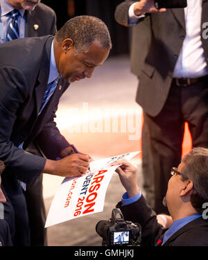 HENDERSON, NV - 15 novembre 2015 : Le Dr Ben Carson rassemblement au Pavillon Henderson de Henderson, NV le 15 novembre 2015. Crédit : Erik Kabik Photographie/ MediaPunch Banque D'Images