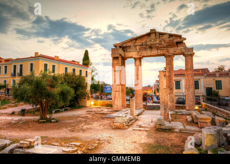 Vestiges de la porte d'Athéna Archegetis et l'Agora romaine d'Athènes, Grèce. Image HDR Banque D'Images