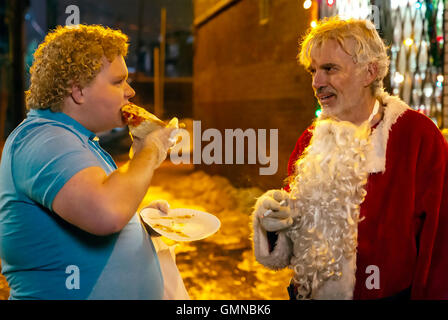 BAD SANTA 2 - 2016 film Miramax avec Brett Kelly à gauche et Billy Bob Thornton Banque D'Images