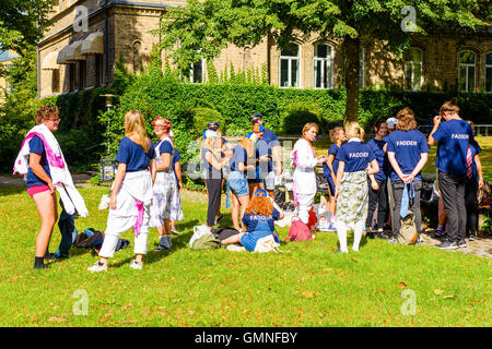 Lund, Suède - 24 août 2016 : Sponsors (Fadder) pour l'orientation des étudiants à l'université de Lund rassemblement dans un parc public de pré Banque D'Images