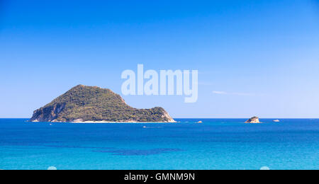 Seascape avec Marathonisi ou Turtle islet près de Zakynthos île grecque dans la mer Ionienne Banque D'Images