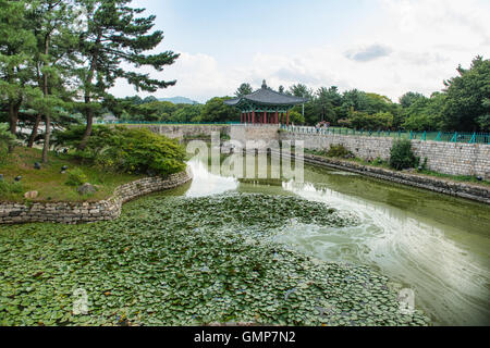 Gyeongju, Corée du Sud - 17 août 2016 Donggung Wolji : Palais et étang à Gyeongju, Corée du Sud. Banque D'Images