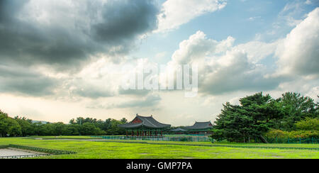 Gyeongju, Corée du Sud - 17 août 2016 Donggung Wolji : Palais et étang à Gyeongju, Corée du Sud. Banque D'Images