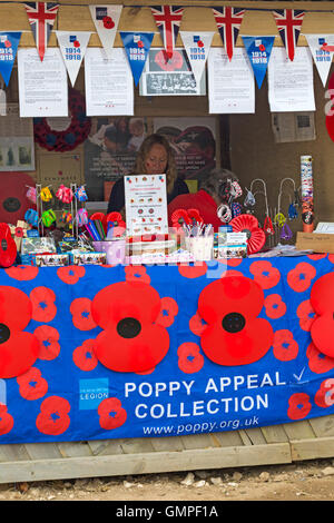 Collection Coquelicot Appeal à la foire à vapeur Great Dorset, Tarrant Hinton, Dorset Royaume-Uni en août Banque D'Images