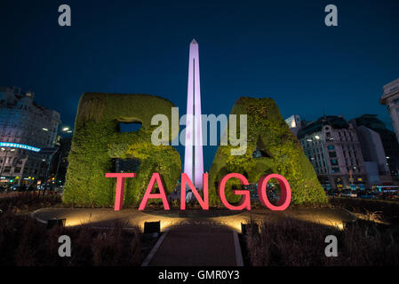 Buenos Aires, Argentine - 15 Aug 2016 : Tango installation en face de l'Obélisque. Banque D'Images