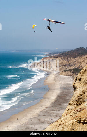Personne deltaplane sur plage de San Diego, en Californie. Banque D'Images
