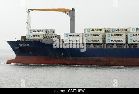 AJAXNETPHOTO. 25e Août, 2016. PORTSMOUTH, Angleterre. - L'EXTÉRIEUR DU PAYS - LE CARGO BOXSHIP FYFFES ENREGISTRÉ MONROVIA TESLIN RIO LAISSANT PORT. PHOTO:JONATHAN EASTLAND/AJAX REF:D162508 6003 Banque D'Images