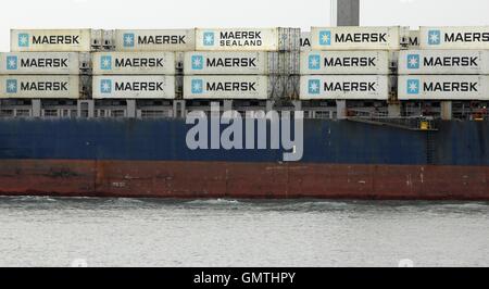 AJAXNETPHOTO. 25e Août, 2016. PORTSMOUTH, Angleterre. - L'EXTÉRIEUR DU PAYS - LE CARGO BOXSHIP FYFFES ENREGISTRÉ MONROVIA TESLIN RIO LAISSANT PORT. PHOTO:JONATHAN EASTLAND/AJAX REF:D162508 6006 Banque D'Images