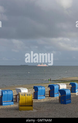 Chaises de plage, panier, Wyk, Foehr, l'île de Frise du Nord, Schleswig-Holstein, Allemagne Banque D'Images